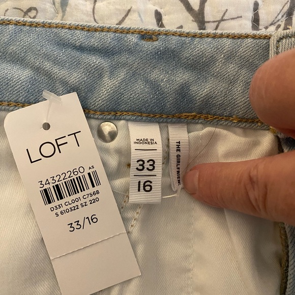 NWT Loft "The Girlfriend" mid rise curvy fit regular inseam jeans, size 33/16 - Picture 4 of 9